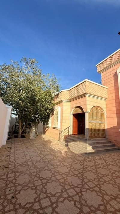 فیلا 5 غرف نوم للايجار في صور، الشرقية - فيلا من 5 غرف للإيجار في سور