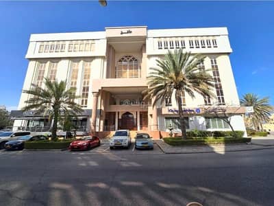 عقارات تجارية اخرى  للايجار في مدينة السلطان قابوس، مسقط - استوديو تجاري آخر للإيجار بمدينة السلطان قابوس، مسقط