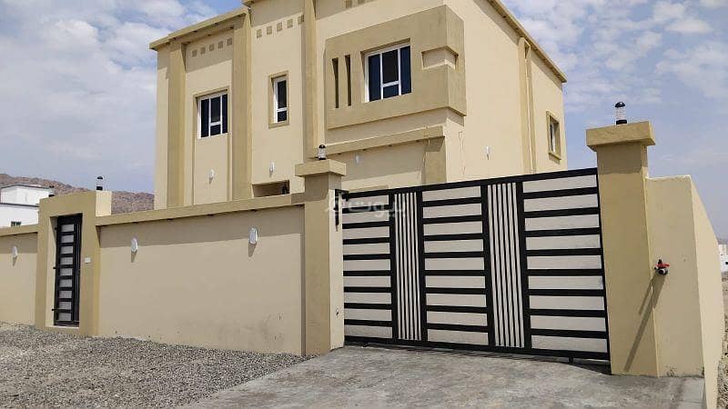 4 Bedrooms Villa For Sale Al Amarat, Muscat