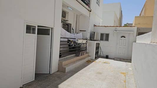 3 Bedroom Apartment for Sale in Al Amarat, Muscat - 3 Bedrooms Apartment For Sale in Al Amarat, Muscat